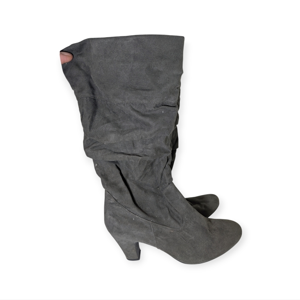 2/$30...7.5 Grey 'Alive' boots in EUC